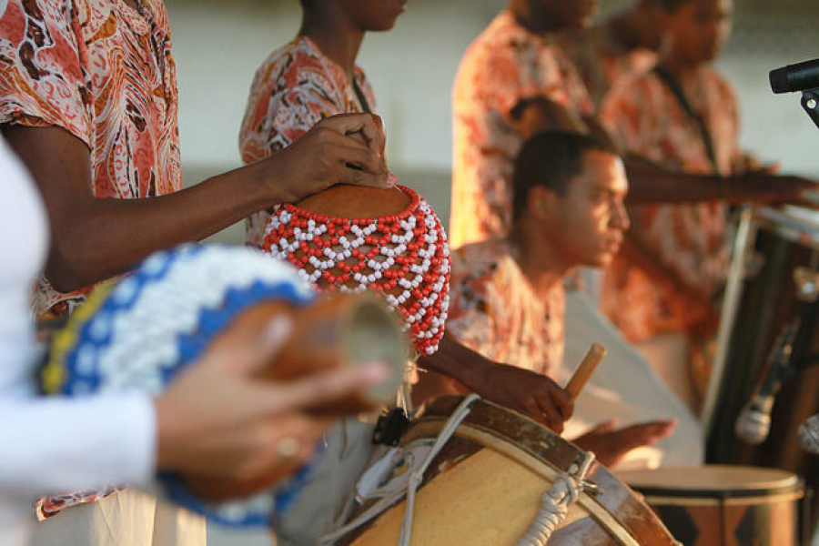 Rítmo e Educação: Jovens de Itabira Recebem Oficinas Gratuitas de Percussão