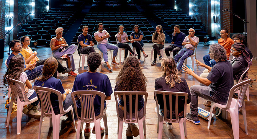 FCCDA promove segundo encontro da roda de conversa “A Arte da Presença” para debater o teatro em Itabira
